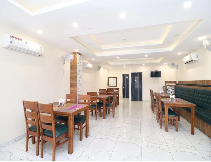 Hotel Wisteria -Main Highway Hotel Zirakpur 外观 照片