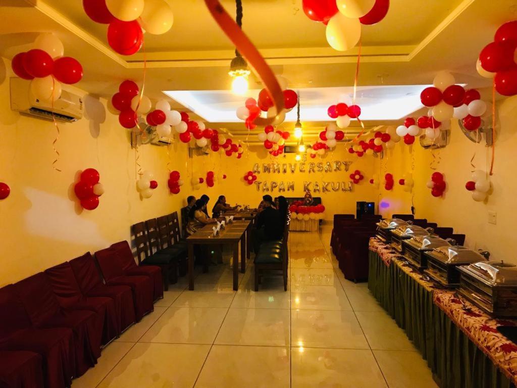 Hotel Wisteria -Main Highway Hotel Zirakpur 外观 照片