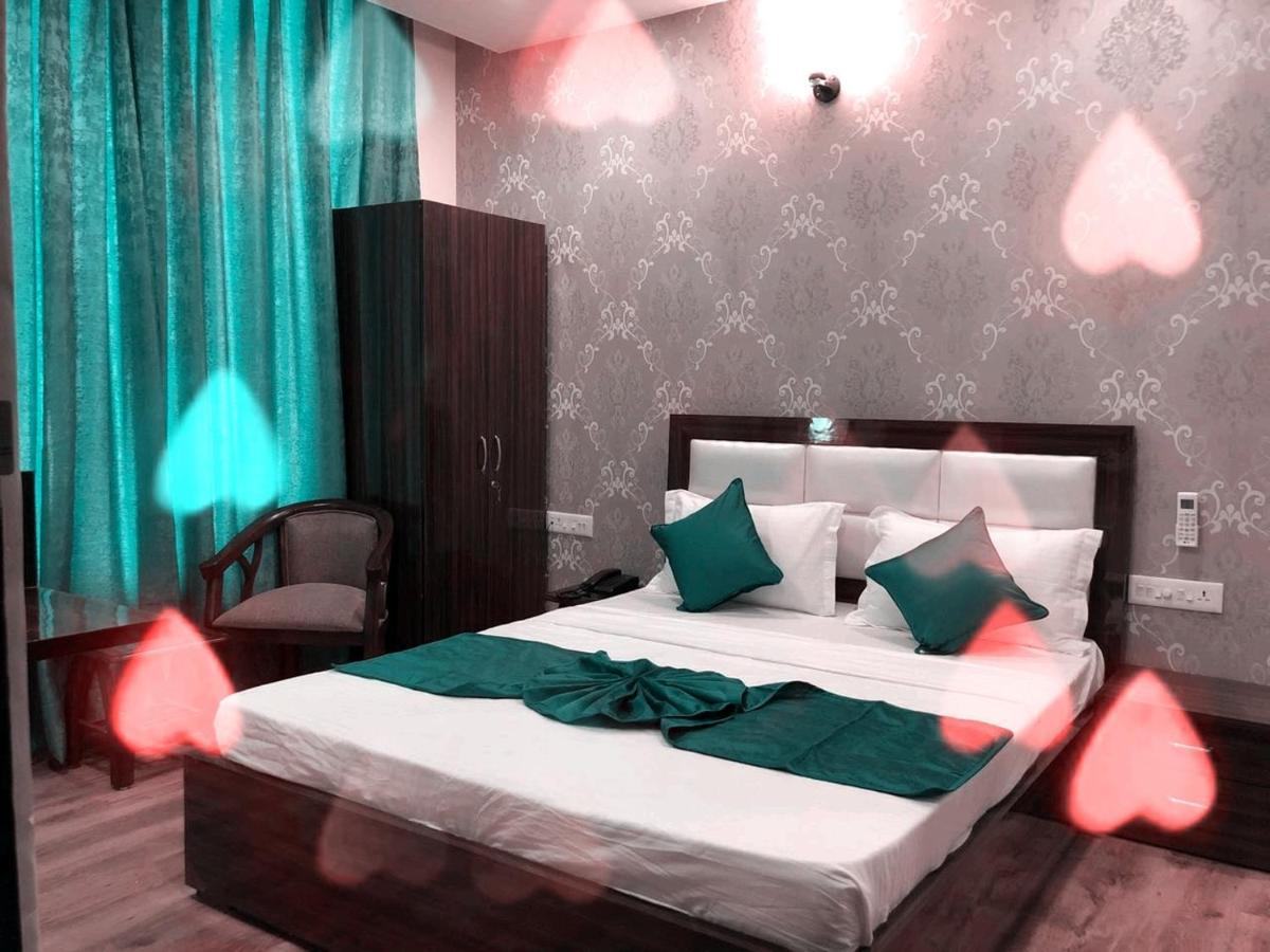 Hotel Wisteria -Main Highway Hotel Zirakpur 外观 照片