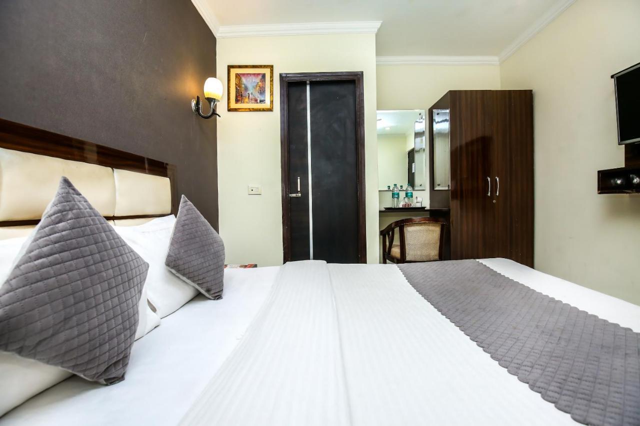 Hotel Wisteria -Main Highway Hotel Zirakpur 外观 照片