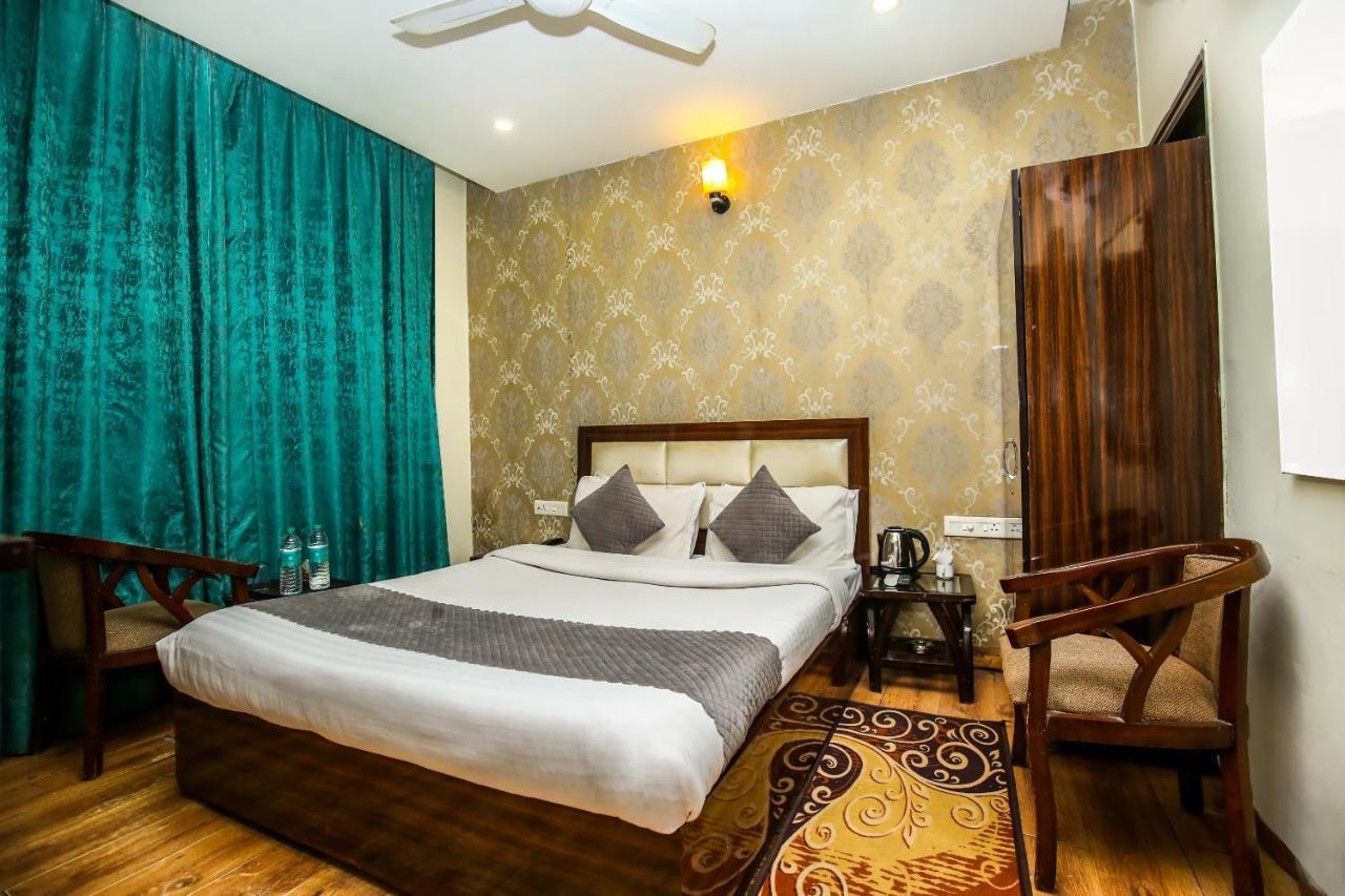 Hotel Wisteria -Main Highway Hotel Zirakpur 外观 照片